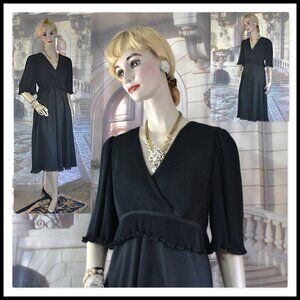 Parnes Feinstein Dress Cocktail Black Size 8 Bodice Small Pleats Designer Dress